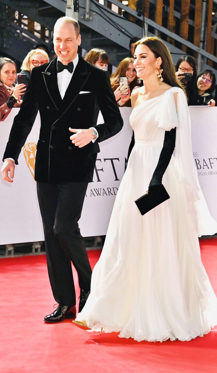 SophieCaligirl's tweet image. 👑💜 🔥🙌

The Prince and Princess of Wales arriving on the #BAFTA red carpet.

#BaftaAwards
#PrinceOfWales
#PrincessOfWales