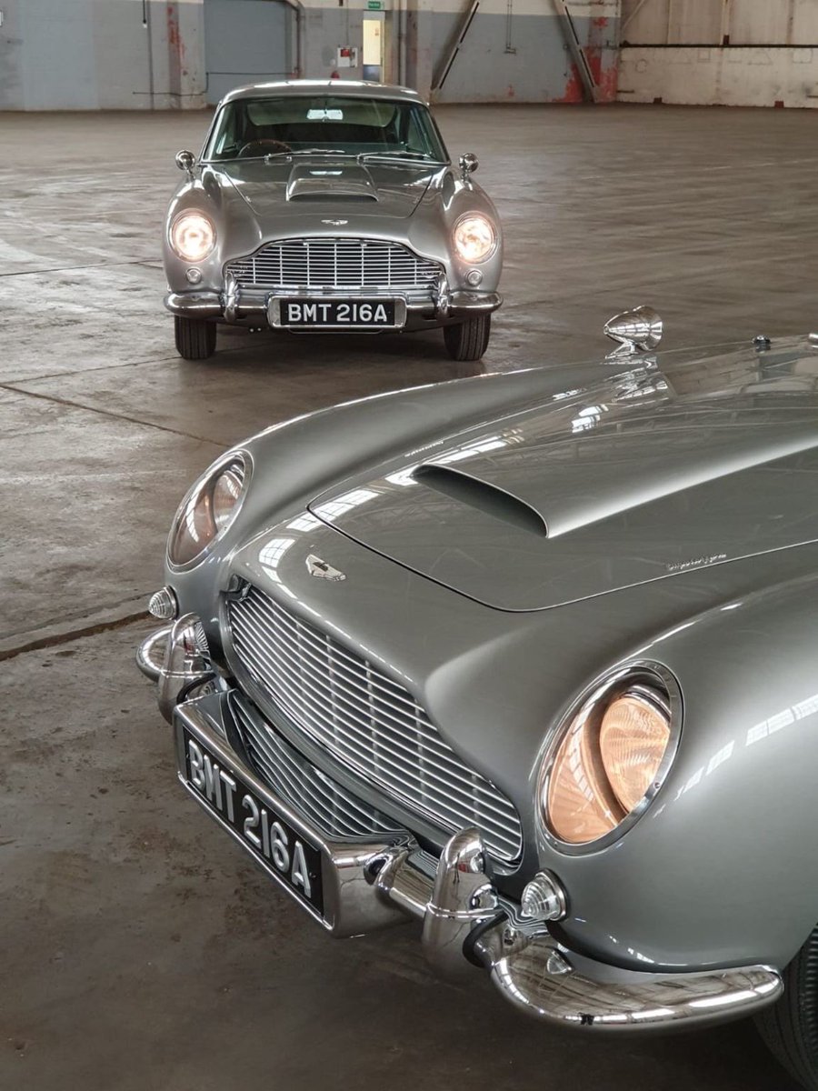 Check out these amazing AM DB5s. 

These photos were taken by Steve Waddingham who is an historian at Aston Martin Lagonda. 

These 2 pics were taken on Steve’s phone in 2020, the cars are the DB5 Goldfinger Continuation (25x brand new GF spec cars.) #AstonMartindb5 #JamesBond