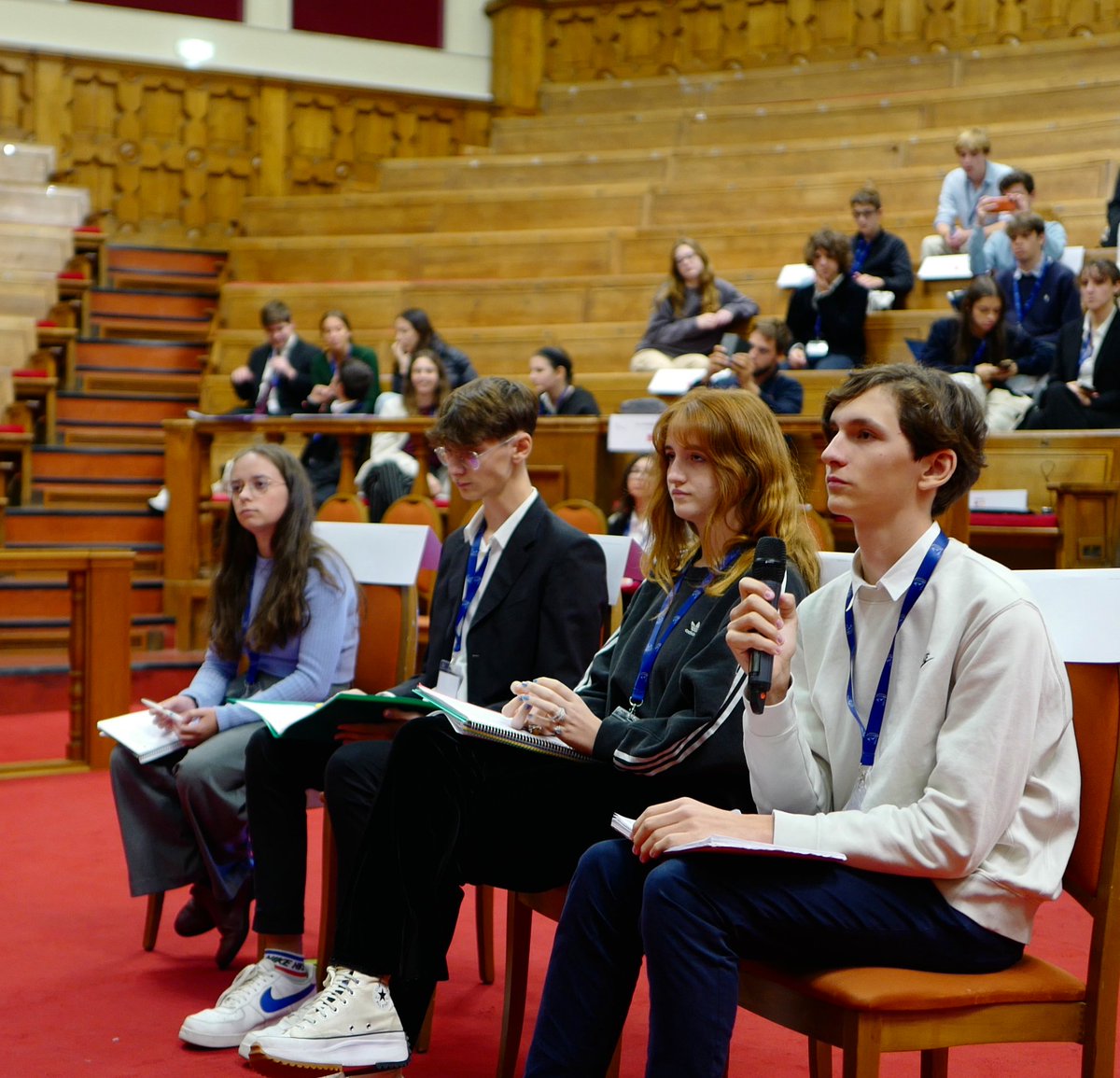 modeleuca's tweet photo. Voici les participants ayant le rôle de journaliste! 📰 Ils ont couvert la simulation via un journal en ligne, organisé des conférences de presse, posé des questions aux députés européens et ministres ; pour tenir au courant les autres participants de ce qu'il se passait...🧐 https://t.co/Kn9CQ7u4XD