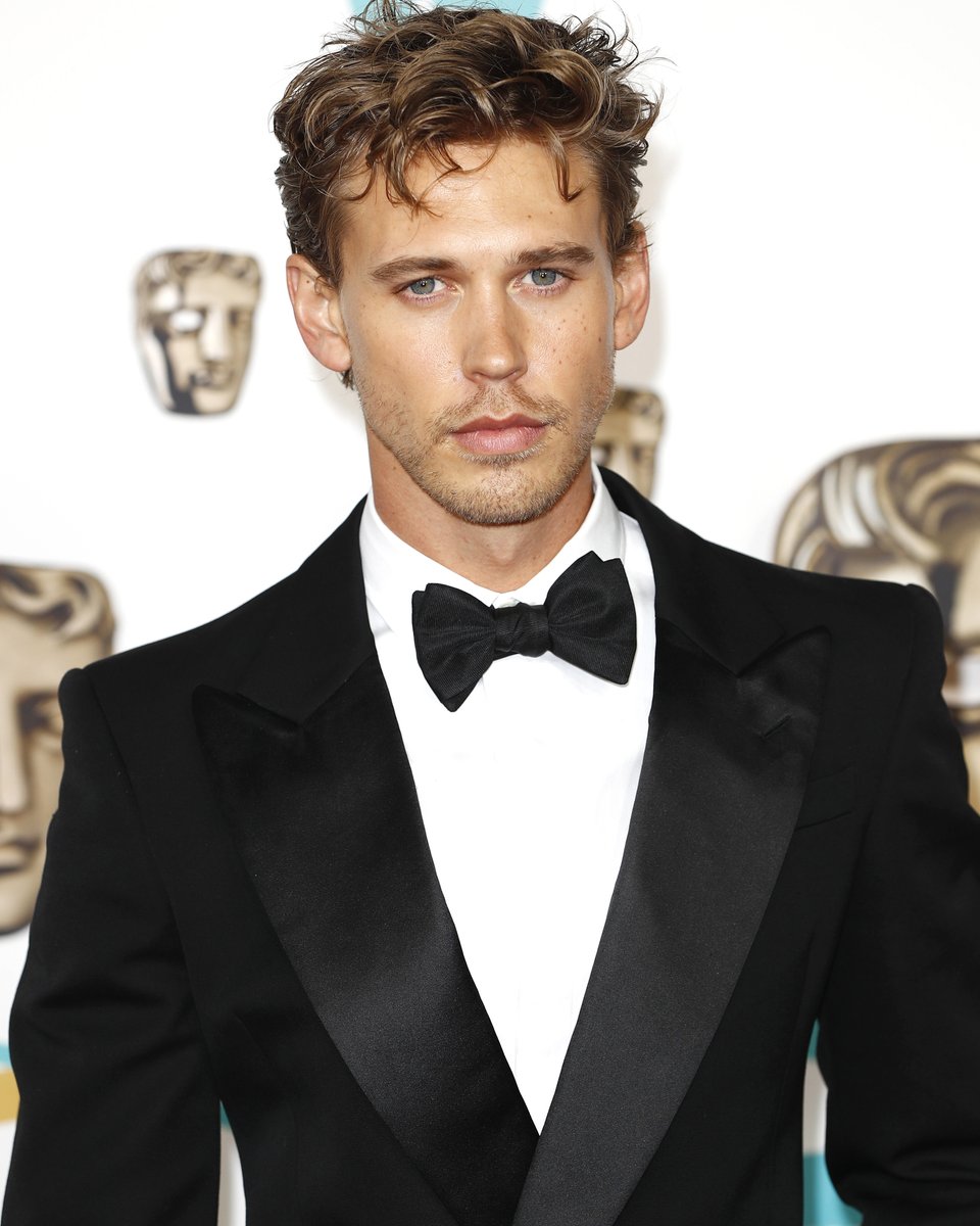 McQueen's tweet photo. Nominated for Best Actor, #AustinButler wears a #McQueenPreAW23 black double-breasted tailored tuxedo jacket and straight-leg trousers with #McQueenPunk boots to the 2023 #BAFTA Film Awards in London.

#EEBAFTAs #SeenInMcQueen https://t.co/bk8dkfJJMs