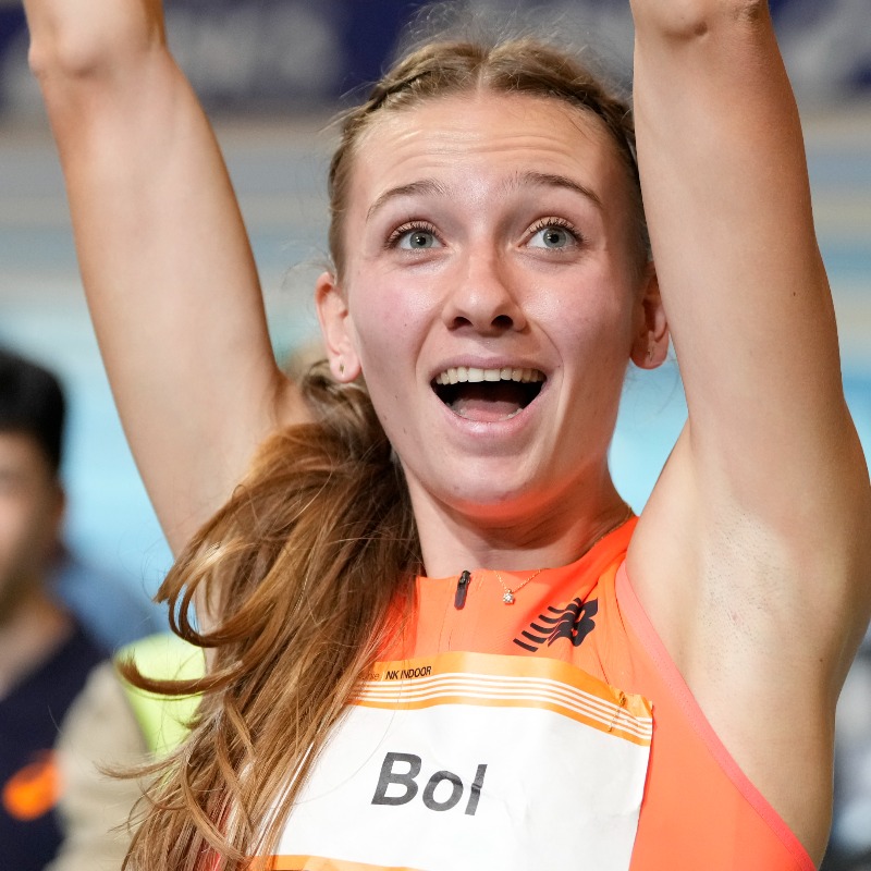 FIRE BOL 🔥

Sinds 1982 staat het wereldrecord van de 400m op de naam van Jarmila Kratochvilova. Nooit eerder was er iemand die haar van haar troon kon stoten.

Tot nu. 

Met een tijd van 49,26 seconden staat het wereldrecord op de naam van Femke Bol 😱

#SamenSterker | #TeamNL