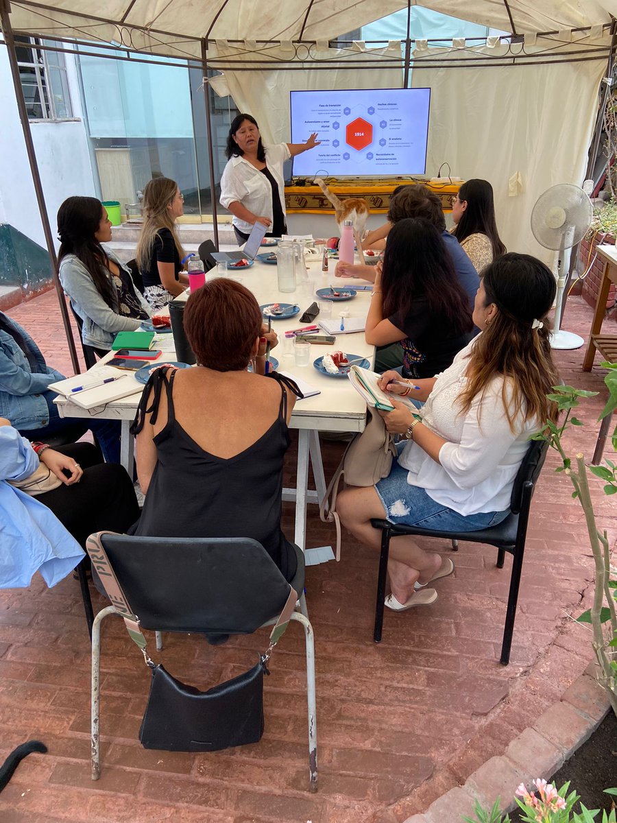 ciapla's tweet photo. Hablemos de como se construye el Yo (narcicismo). 
Hablemos de ChatGPT (sistema de chat basado en el modelo de lenguaje por Inteligencia Artificial). 
#PsicologosCiapla, #InstitutoCiapla, #psicoterapia #live #technology. https://t.co/7Ji29gqIbA