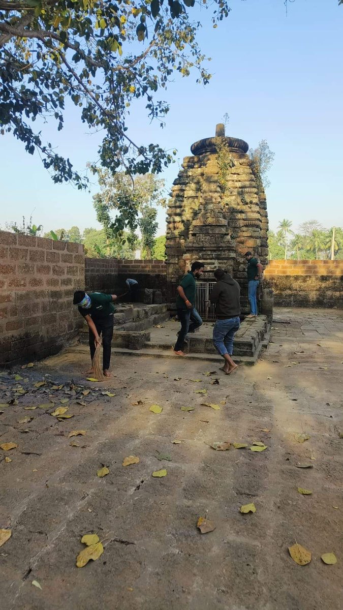 akashpattanayak's tweet photo. @TeamSilverCity Carried out a Cleanliness drive under it's initiative "Save Our Heritage" at the premises of Paschimeswar, Somanath &amp; Sidheswar Temple near Shankarpur Village, Athagarh on the 15th of Feb bfr Mahashivratri. 
These places needs to be preserved.
@ASIGoI @IPR_Odisha https://t.co/wjfVYeEAEX