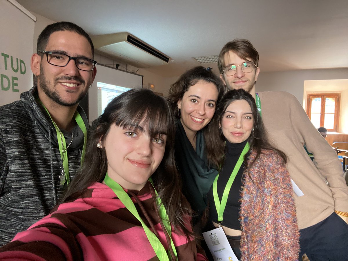 AdriLealDisca's tweet photo. Ha sido o un fin de semana increíble con la @redequojoven  en nuestra #XAsambleaDeJv🌻 siempre #DesdeLosCuidados se demuestra que en la política se pueden hacer las cosas diferentes. Orgullo de ser Verdes. Gracias a @Alexlemmor y @ruthama_gi por anímame a meterme 🌻💚 https://t.co/LgI1exVHN4