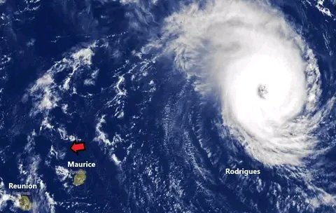 MeteoInfo2020's tweet photo. 🌀Freddy poderoso Ciclón Tropical de Categoría 5 en el Océano Índico con vientos máximos sostenidos de 260km/h, ráfagas de 315km/h.
📌Madagascar: Se acaba el tiempo para terminar los preparativos ante la inminente llegada del poderoso Ciclón Freddy. 

#Freddy
#MeteoInfo https://t.co/0IFCZjaiEI