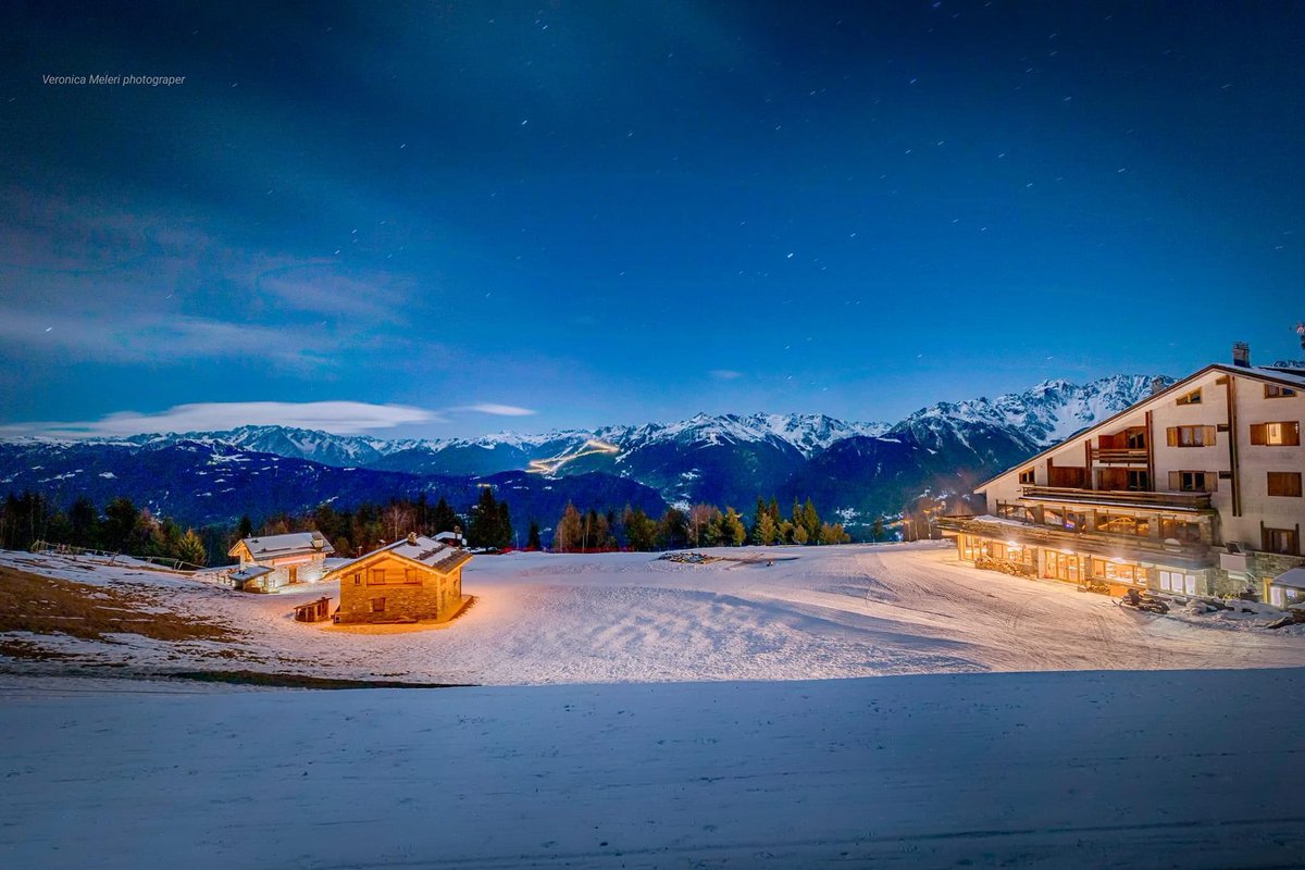 MassimoSertori_'s tweet image. 🏔️🎨✨Quando #PratoValentino, sopra #Teglio, e il #Baradello decidono di regalarti queste #serate magiche. Buona domenica sera a tutti! 

#MeravigliosaValtellina #Valtellina 

[📸 di Veronica Meleri]
