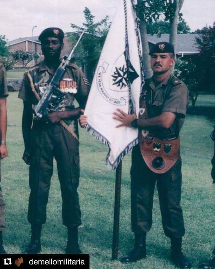 Seargent Gabriel Fernando (Left), South African Special Forces RECCE Operator. He remains the highest decorated soldier in SA SF history, being awarded the Honoris Crux Gold for 5 separate acts of bravery. Only 6 such awards were issued from 1975-1991.
#BushWar