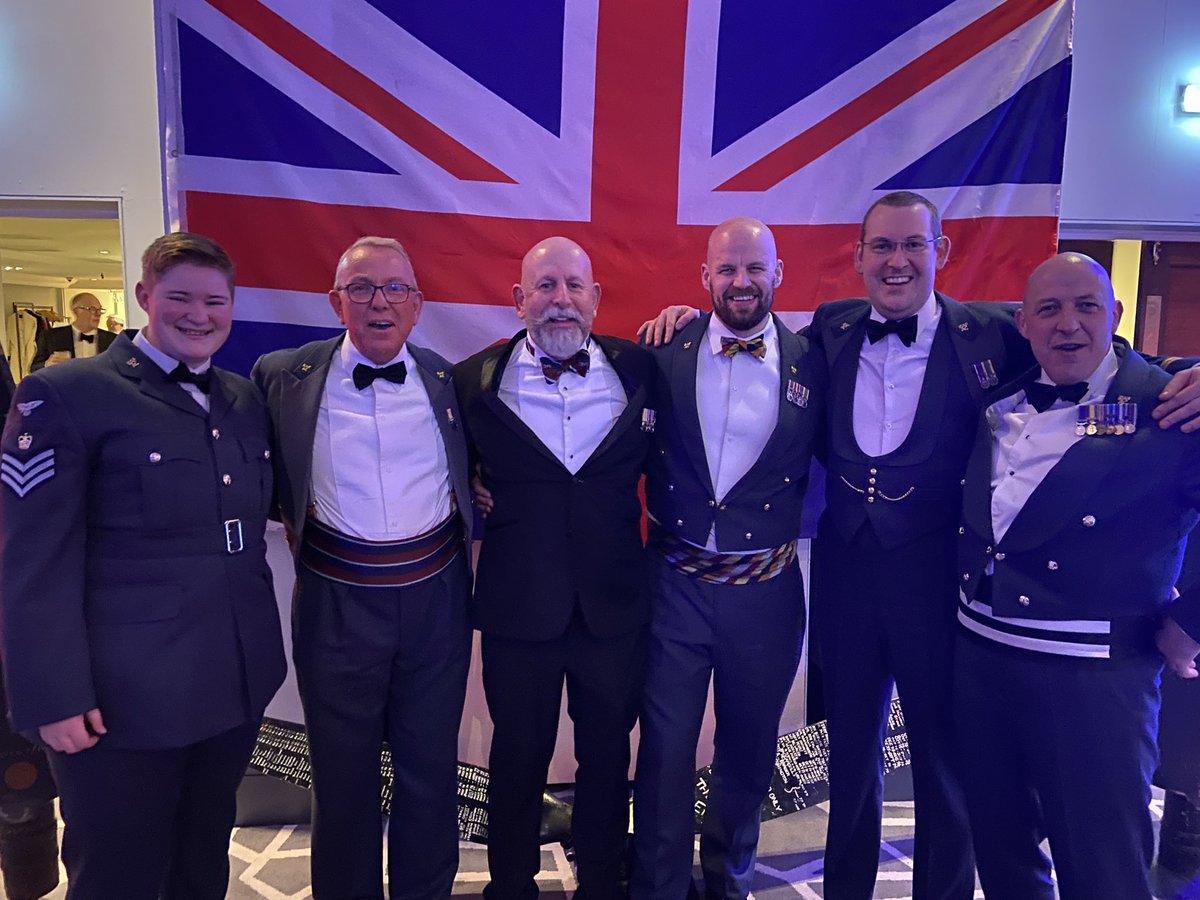 FS_Fulloway's tweet image. Fantastic to get (some of) the D&amp;amp;C gang back together last night. What a handsome lot! @RAFAC_DandC #CumbriaAndLancsWingDinner #DrilliesDoItBest