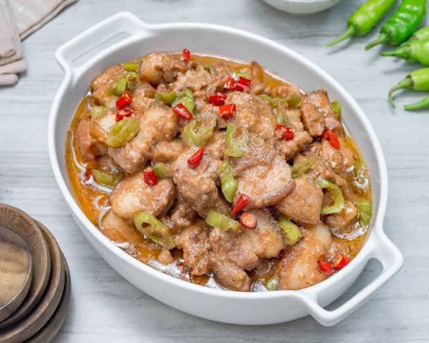 clariopenticum's tweet photo. Me: 
#Adobo
#LechonPaksiw
#Menudo
#BikolExpress https://t.co/82NuG561MY