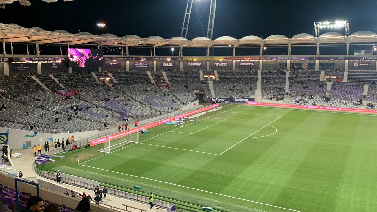 RomainBruyas's tweet photo. Mouais.. c’est sympa mais ça vaut quand même pas Geoffroy… 
(Bon j’avoue c’est cool de retrouver la #Ligue1UberEats pour 1h30 😁)
#TFCOM https://t.co/omend9XvqX