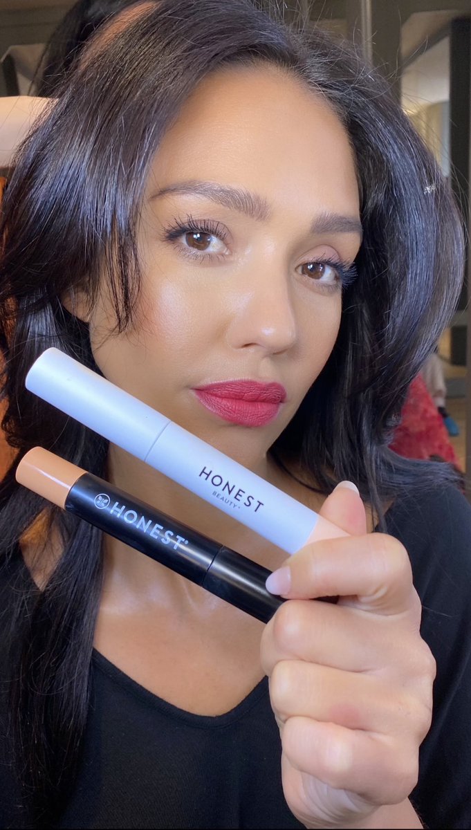 Celebrating #NationalLashDay my fave way - #MascaraCocktail style 😜👁️✨ These are my lengthening and volumizing holy grails 👀 Celebrate with me and tag me in your glam pics or videos 🥂🥰 #SundayFunday #Fabulash @Honest_Beauty 💗