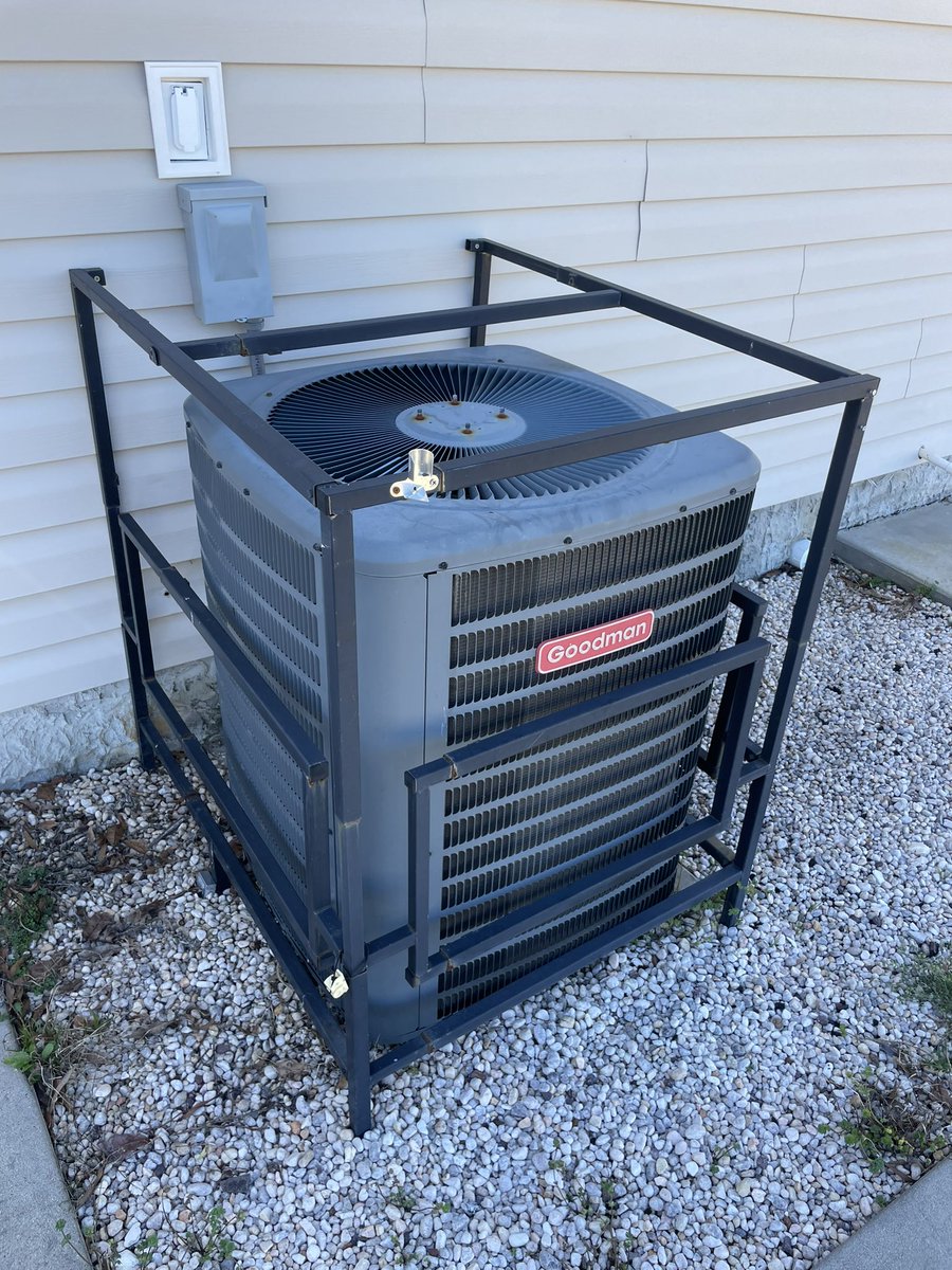 TheReal_DB's tweet photo. 👀 this unit isn’t going anywhere! 😂

The things you see out showing properties #realestate https://t.co/dfHAb5Ohu9