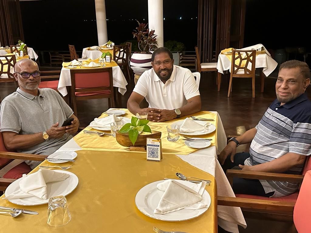 husnfirey's tweet photo. ފިކުރެއްގެ ދިރުން ޓީމުގެ ފަރާތުން ރައީސް @MohamedNasheed ގެ މަންދޫބުންގެ ގޮތުގައި ކުރީގެ ގދ. މެމްބަރު މުހައްމަދު ރަޝާދު ހުސެން @huvado އަދި ކުރީގެ މަޑަވެލި ދާއިރާގެ މެމްބަރު މުހައްމަދު ނާޒިމް @ZindhagyNazim އޮނަރަބަލް @qasimibrahim އާއި ބައްދަލު ކުރައްވައިފި.
#FikureggeDhirun https://t.co/ftAg2p9u5c