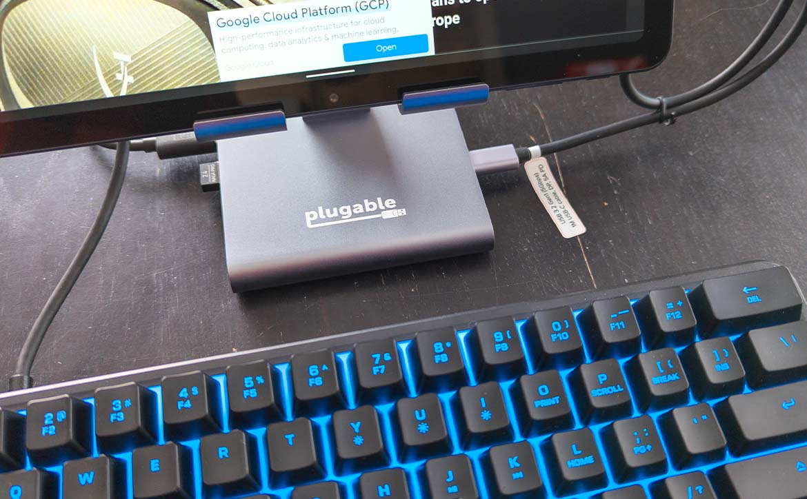 techaeris's tweet photo. Our @Plugable UDS-7IN1 review looks at a USB-C phone stand and docking station that allows you to connect your compatible device to a mouse, keyboard, external monitor, and more.

#Plugable #UDS7IN1 #PhoneStand #DockingStation #Review #HighlyRated

https://t.co/GMRhrwgQRz https://t.co/jGI9JKURTm