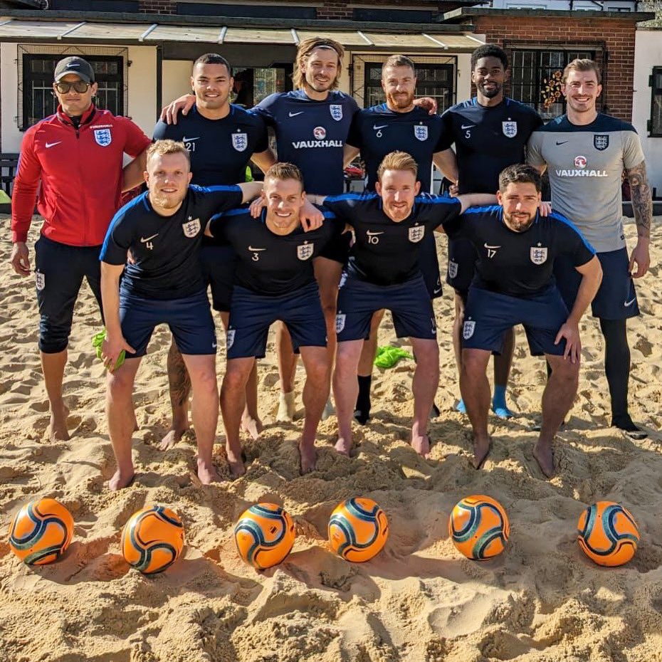 England’s 🏴󠁧󠁢󠁥󠁮󠁧󠁿 Men’s team started preparation for the 2023 season with training in London this weekend blessed with glorious sunshine ☀️ 

#englandbeachsoccer #beachsoccer #training #beachsoccerworldwide