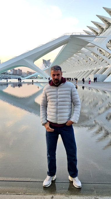 In Valencia... 
#gayporndaddy #gaytravel #gaypornstar #gaymuscledaddy https://t.co/pJZe66dDtu