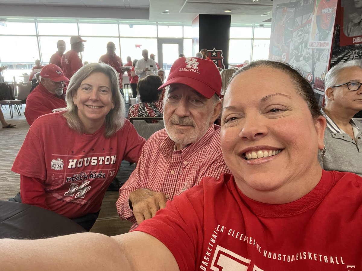 lisatram13's tweet photo. Great to see the UH alums at the #HAssociationBBQ23. https://t.co/x3OkNLhna0
