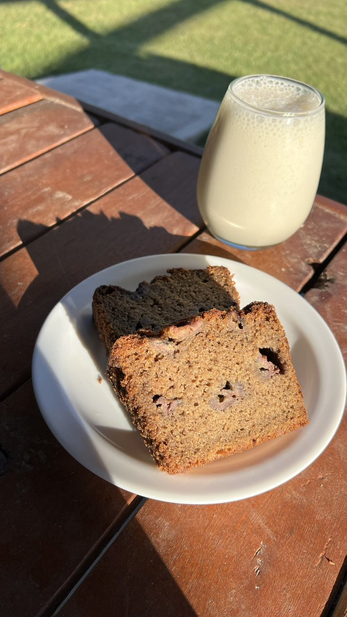 Pedro Lambertini on Twitter "Budín de banana con banana + licuado de