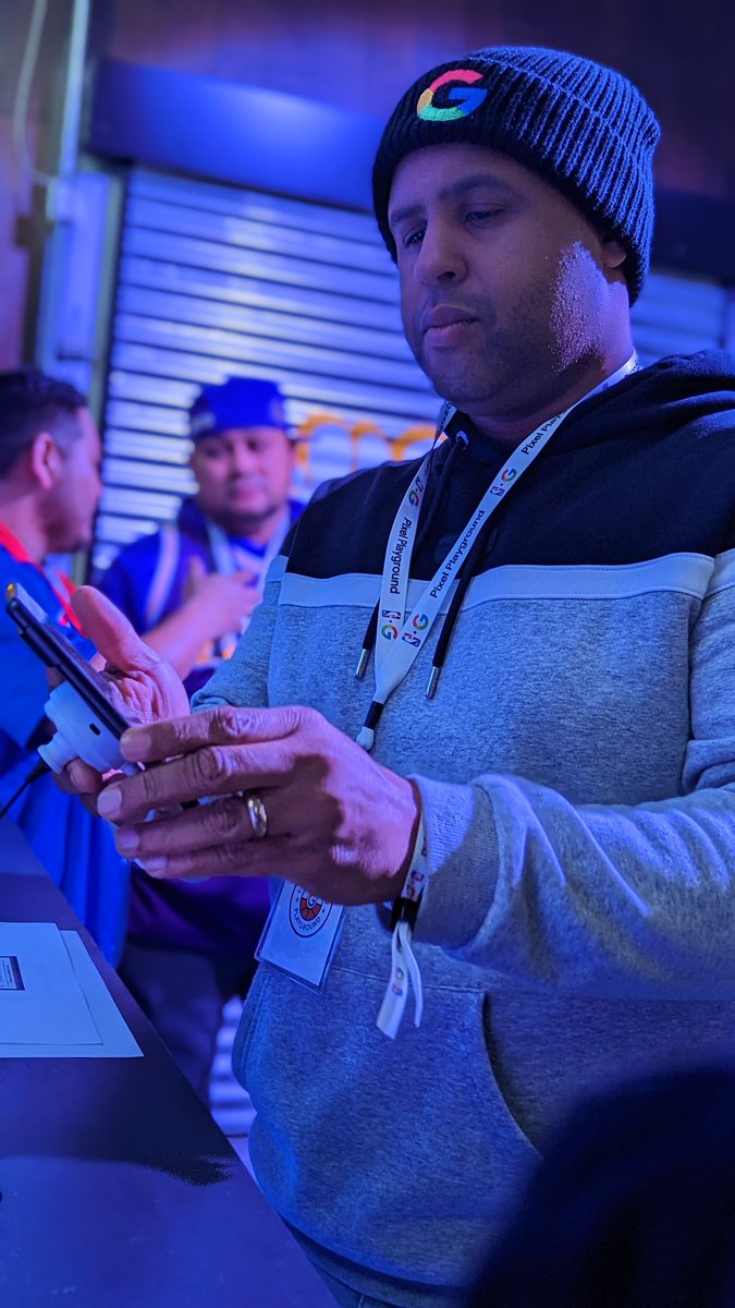 GregglesTV's tweet photo. My fellow #TeamPixel buddy @H2TechVideos checking out the Pixel 7 and Pixel 7 Pro at the @ATT Bodega booth at #PixelPlayground @GooglePixel_US 

#pixelpostupchallenge
#AllStarWeekend
##giftfromgoogle

Photos taken with Pixel 7 Pro https://t.co/tqQq9fFdUW