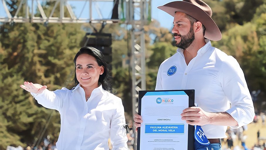 AlejandraDMV's tweet photo. Un honor hacer equipo con @MarkoCortes, @EnriqueVargasdV, @anuarazar y con las y los mexiquenses entrones del @pan_edomex para tomar con responsabilidad el reto de defender lo que hemos logrado junto a las familias. #UnidosPorEdoméx #OlaAzul #TomaDeProtestaPAN https://t.co/atRDyrvZ79