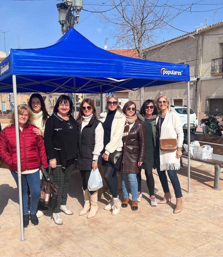 alicantepp's tweet photo. 📢 Carpas informativas para dar a conocer el proyecto de @CarlosMazon40 para la Comunidad Valenciana y para nuestros municipios.

🔹️ San Vicente del Raspeig, con @PachiPascual 

🔹️ Algueña, con Mamen Jover

🔹️ Busot, con @AlexMorantcli 

🔹 Villena, con @MiguelSalguero_ https://t.co/EXpKKJobJi