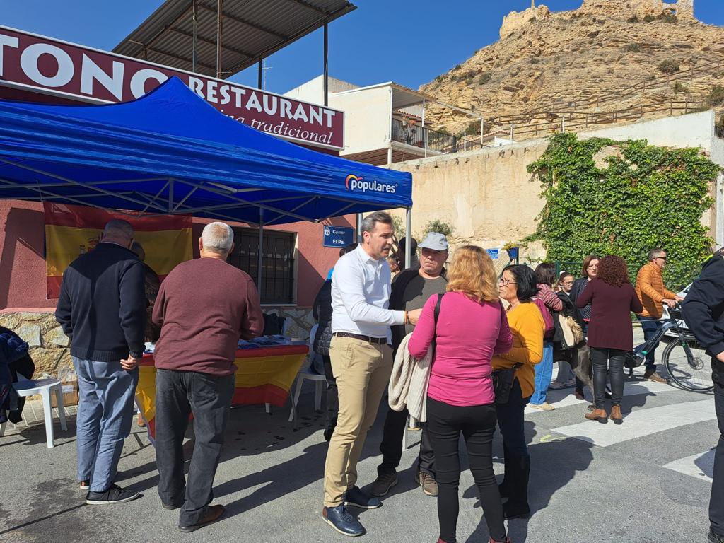 alicantepp's tweet photo. 📢 Carpas informativas para dar a conocer el proyecto de @CarlosMazon40 para la Comunidad Valenciana y para nuestros municipios.

🔹️ San Vicente del Raspeig, con @PachiPascual 

🔹️ Algueña, con Mamen Jover

🔹️ Busot, con @AlexMorantcli 

🔹 Villena, con @MiguelSalguero_ https://t.co/EXpKKJobJi