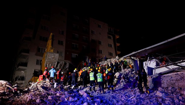 ntv's tweet photo. FRANSIZ JEOFİZİKÇİDEN DEPREM ANALİZİ
📌 "7,6'lık ikinci deprem öngörülemezdi"
📌 "Anadolu yaklaşık 4 metre batıya kaydı"
📌 "Marmara’da 7,6 üzeri tek bir deprem olacağını düşünüyorum"
📌 "Yapay olarak deprem üretemezsiniz"
https://t.co/4iRlQRNdXZ https://t.co/XrkvqDmtXu