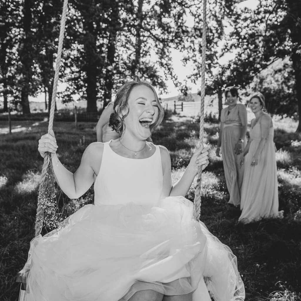 Capturing a moment, true happiness, fun & laughter. 
@jonthornephotos 
#wedding #bride #bridetobe #bridedress #weddingphotography #weddingdress #brideoftheday #weddingstyle #couplegoals #weddingcouple #weddingblog #bridal #weddingideas #love #weddingday … instagr.am/p/Co2kpofIugD/