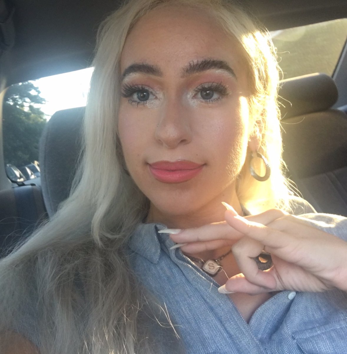 Rt und ich sende dir privat ein Nacktfoto !!