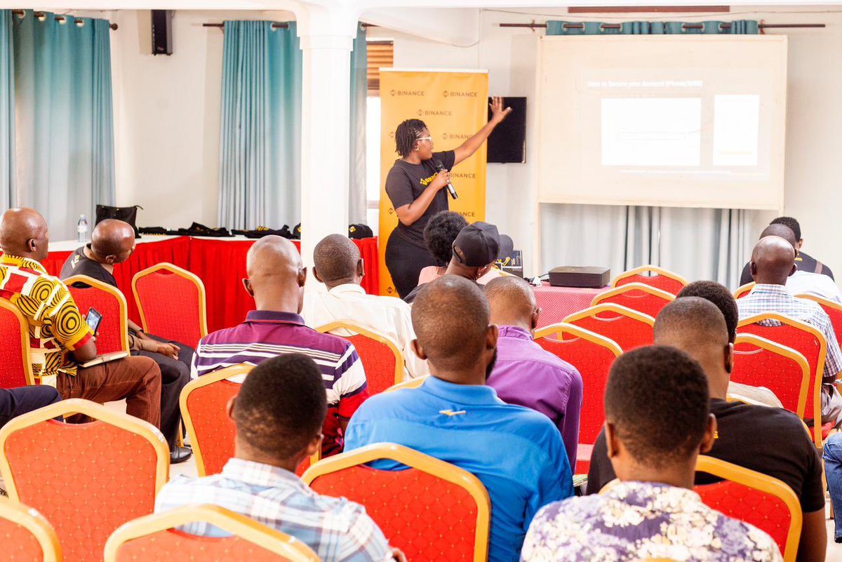 BinanceAfrica's tweet photo. Our recent #Binance meet-up in Kasese, Uganda 🇺🇬 was amazing! 

Over 55+ members of our community came together to learn about Web 3 as well as take part in a range of fun activities!

Thank you Kasese! #BinanceInKasese https://t.co/FhKxiHh4SL