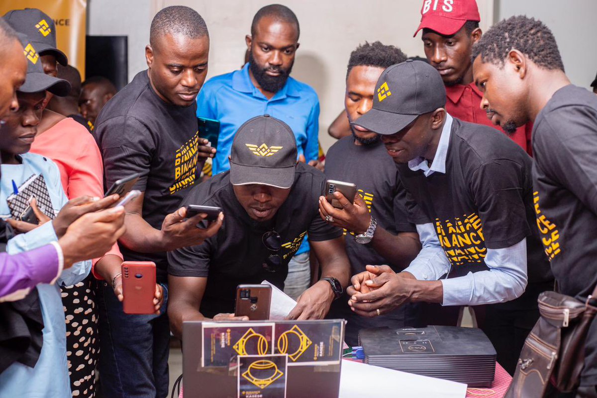 BinanceAfrica's tweet photo. Our recent #Binance meet-up in Kasese, Uganda 🇺🇬 was amazing! 

Over 55+ members of our community came together to learn about Web 3 as well as take part in a range of fun activities!

Thank you Kasese! #BinanceInKasese https://t.co/FhKxiHh4SL