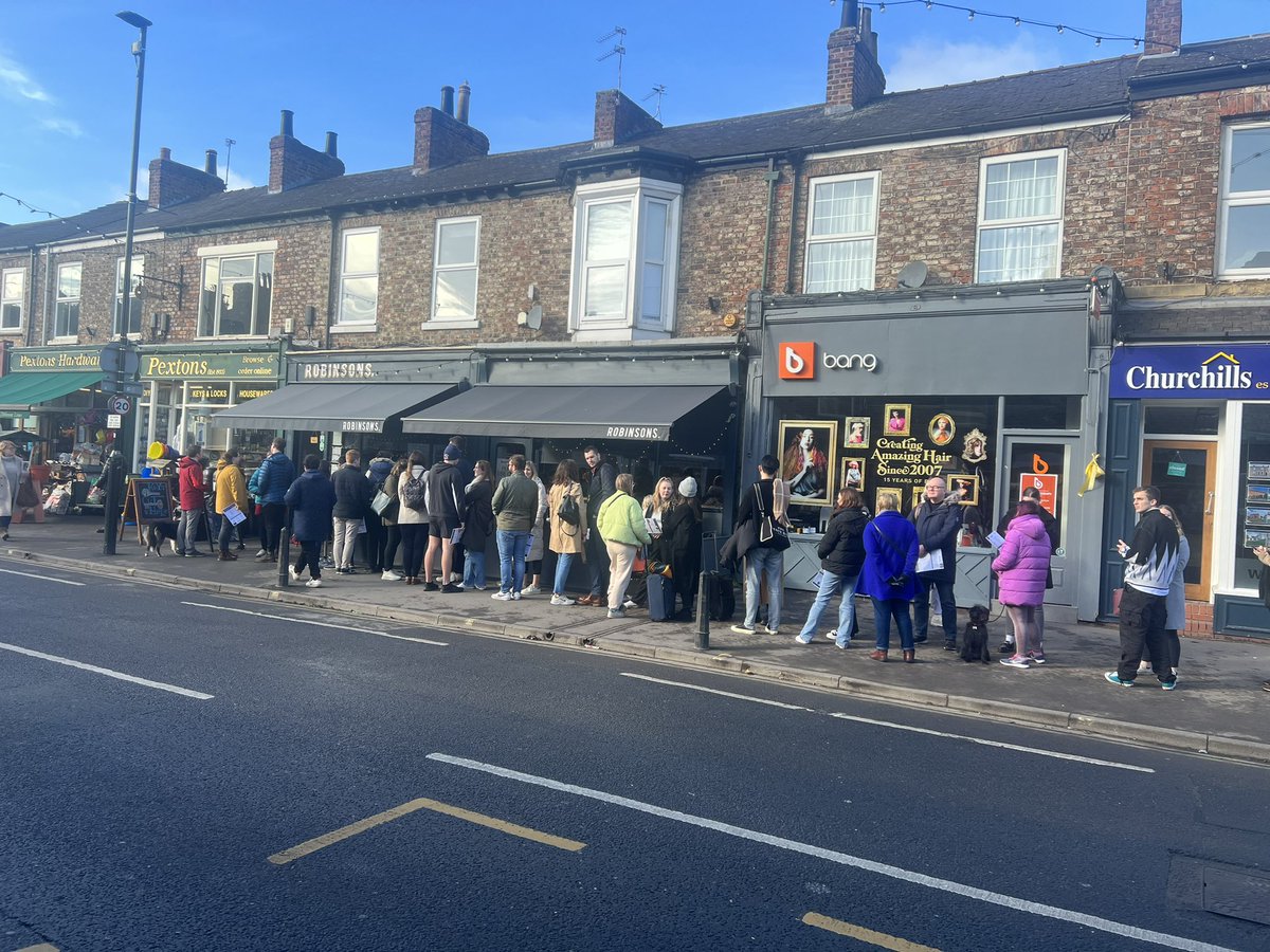 Robinsons Cafe tweet media