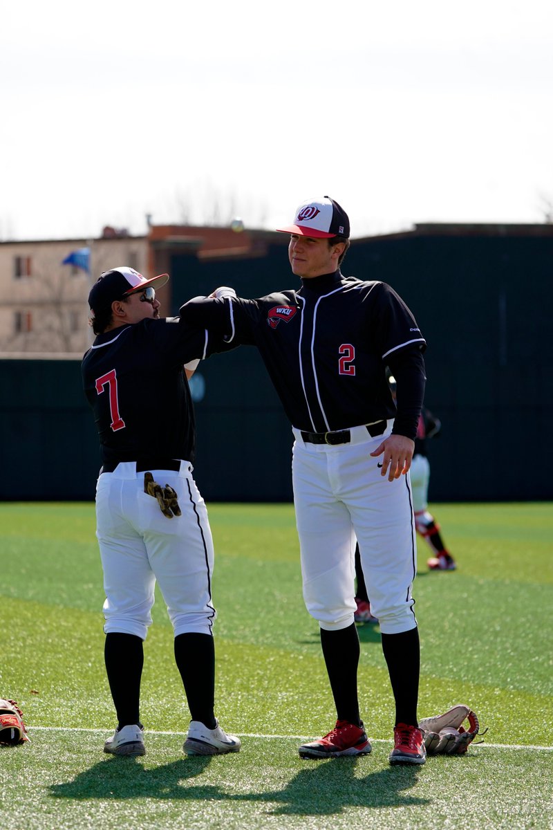 WKU_Baseball's tweet photo. 𝙎𝙪𝙣𝙨 𝙤𝙪𝙩 ☀️, 𝙨𝙤𝙘𝙠𝙨 𝙤𝙪𝙩 🧦

#GoTops https://t.co/MbYL9PchB0