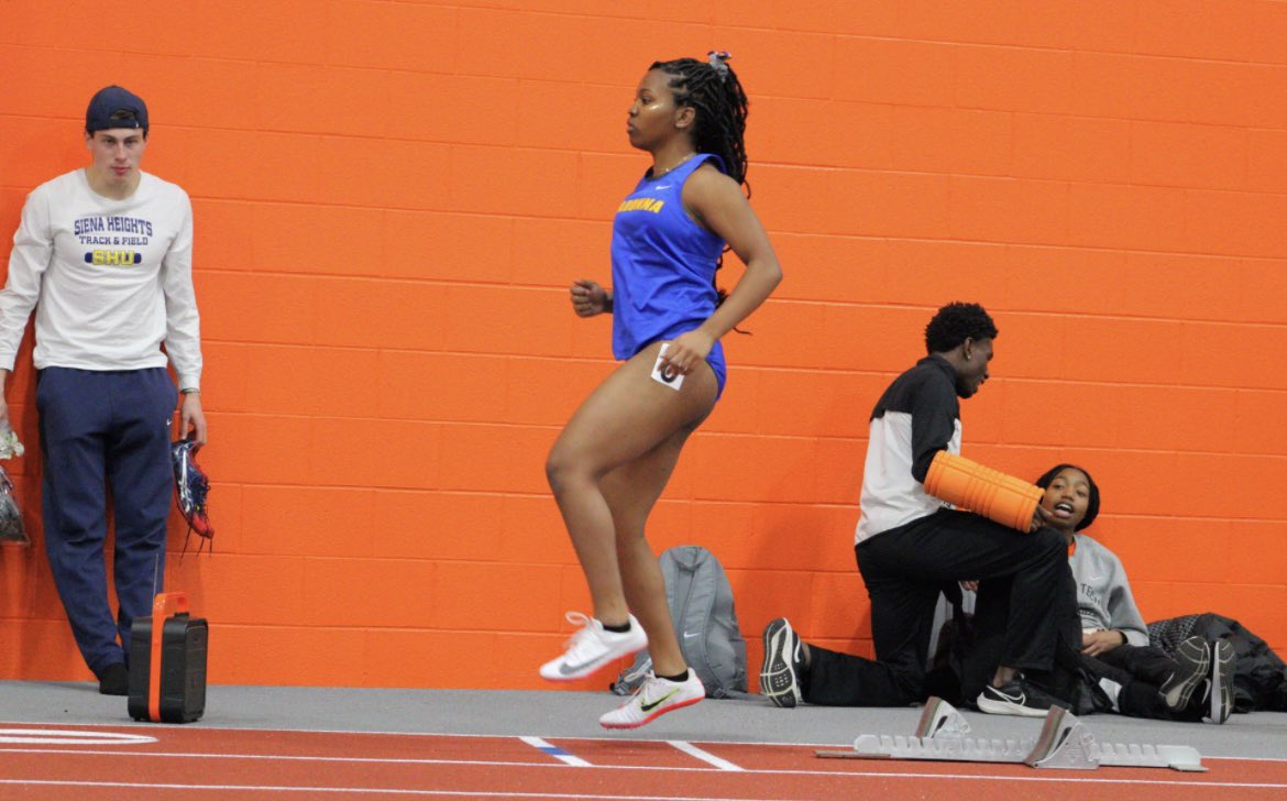 GabrielleN108's tweet photo. Flicks from conference! 💙 PR in the 200. Until next indoor season #year2 https://t.co/AP4nbxcuKu