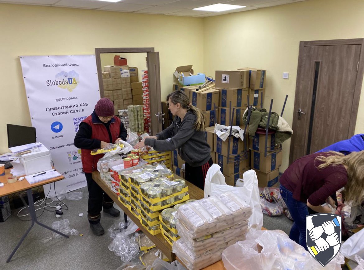 officialgobn's tweet photo. Продовжуємо процес фасовки індивідуальних продуктових наборів. Дякуєм нашим партнерам, дякуємо місцевим мешканцям за активну допомогу у різних організаційних питаннях. https://t.co/7gD5cAEb6U