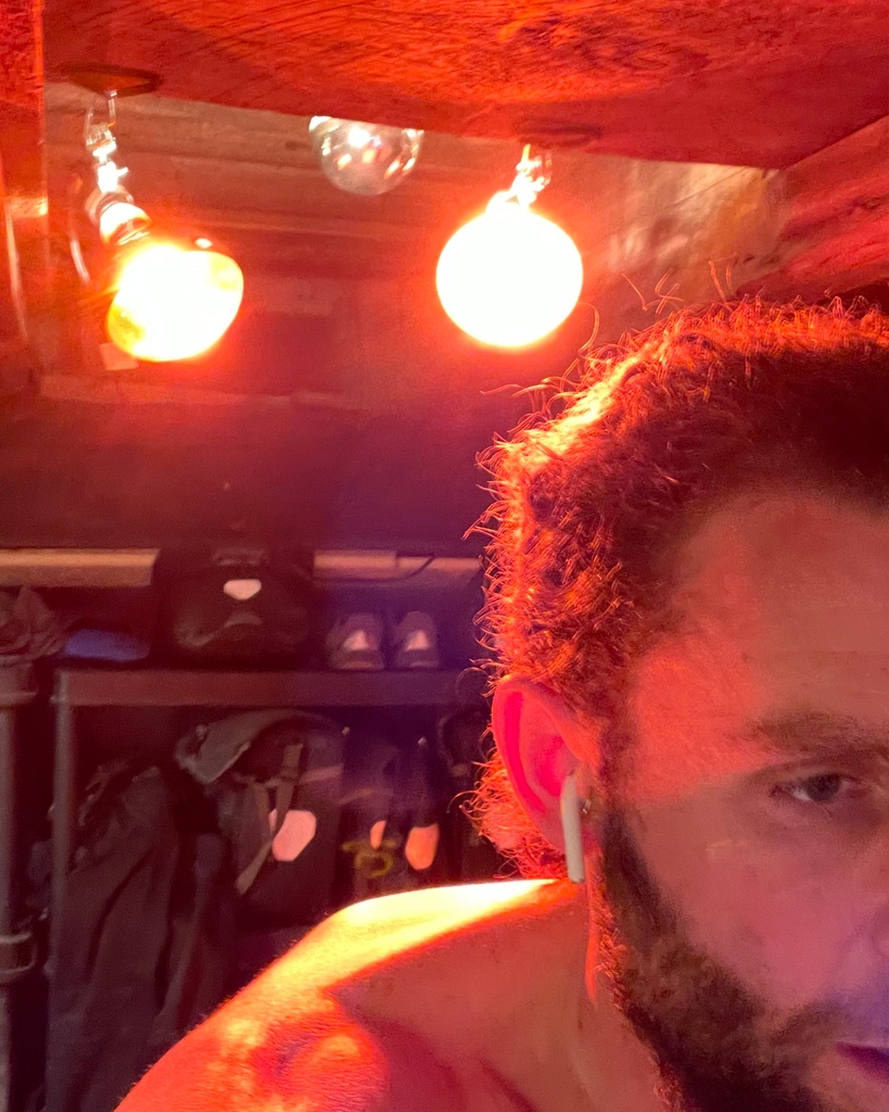 oopsmark's tweet image. Using the infrared lights to simulate the hot African heat and keep me warm in the basement  on the bike trainer. Now I’m really sweating, but my body should get a chance to practice retaining water.
#lesotho #bikepacking 
Oopsmark.ca/Helplesotho