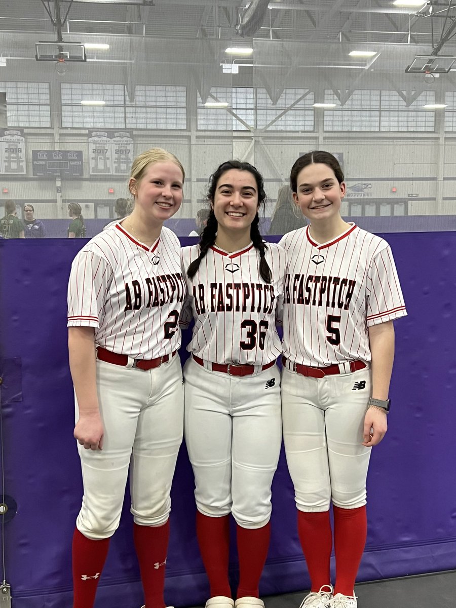 karalindy36's tweet photo. Had a great time yesterday attending the University of Whitewater hitting camp with @sammattson2026 and @5oliviagriffith! Thanks you all the coaches and players for the great advice and @UWWSoftball for hosting this awesome camp! https://t.co/XcGkuXVTWS
