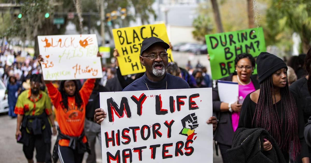 SunSentinel's tweet photo. Don’t ban Black history — teach it | Opinion https://t.co/RzporepxvE https://t.co/0UFC1kFYLN