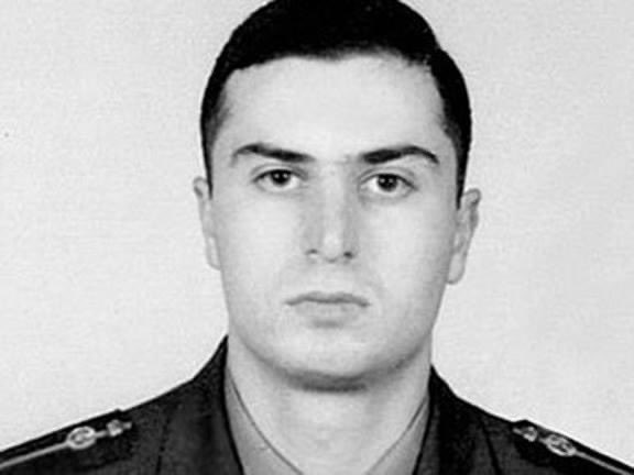 nanoulikjan's tweet photo. Le 19 février 2004, le soldat #arménien Gurgen #Margaryan était assassiné dans son sommeil par un soldat #azéri, Ramil #Safarov. Initialement condamné à perpétuité par un tribunal hongrois, cet assassin a été gracié par le dictateur #Aliyev après avoir été extradé en Azerbaïdjan. https://t.co/KEjdgQb5eI