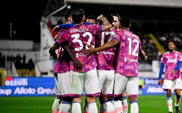 Io comunque non sono d'accordo: se ti danno 15 punti di penalizzazione non dovresti tornare subito in zona #uefa. #TrinceaJuve #SpeziaJuve <a href="/gianper/">gianper</a> <a href="/matusa69/">Andrea Uggetti</a> <a href="/VitoSodano/">Vito Sodano</a> <a href="/giancarlosudano/">Giancarlo Sudano</a> <a href="/VFrancavilla/">Valentina Francavilla</a> <a href="/mattscanna/">Matteo Scannavini</a> <a href="/mikid303/">Michele Donati</a> <a href="/Contz/">Contz</a>