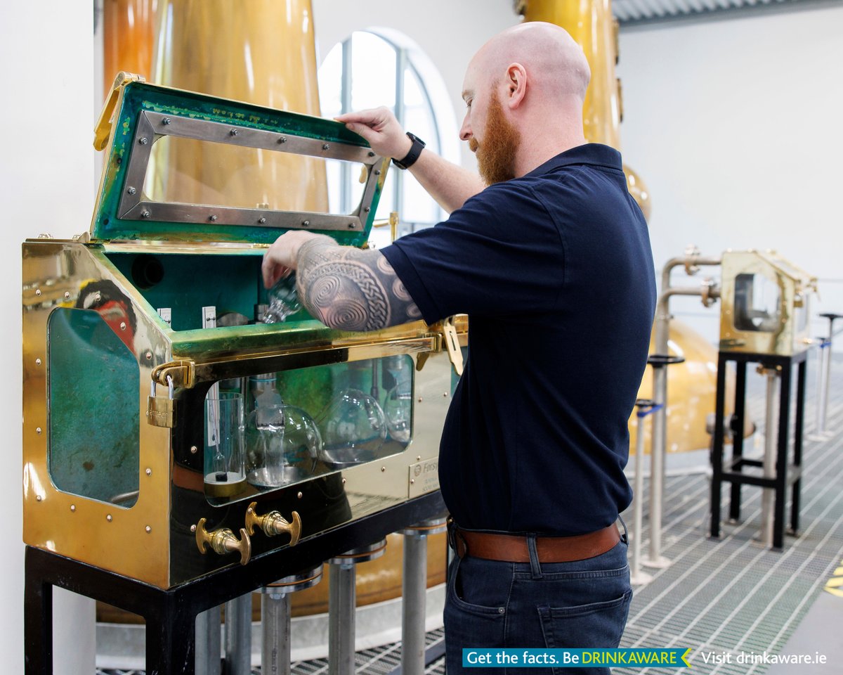 PowerscourtDist's tweet photo. A master at work...
#HeadDistiller #MasterDistiller #PowerscourtDistillery https://t.co/lrtJMCtHwC