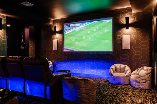 CityCrossingNH's tweet photo. Enjoy a movie night right at home in your elevated living space.
#pierpontliving #citycrossing #apartments #apartmentsforrent #elevatedliving #newhaven https://t.co/EtSwdNPati