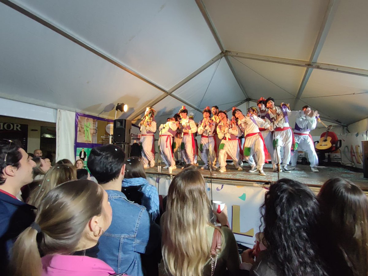 🎭🥇La chirigota de Jaén “¡𝑳𝒂 𝑽𝒊𝒏 𝒄𝒐𝒏 𝑶𝒍𝒊𝒗𝒊́𝒏!” recoge el 1er premio del Carnaval de Jaén 2023.

👏 ¡Enhorabuena!