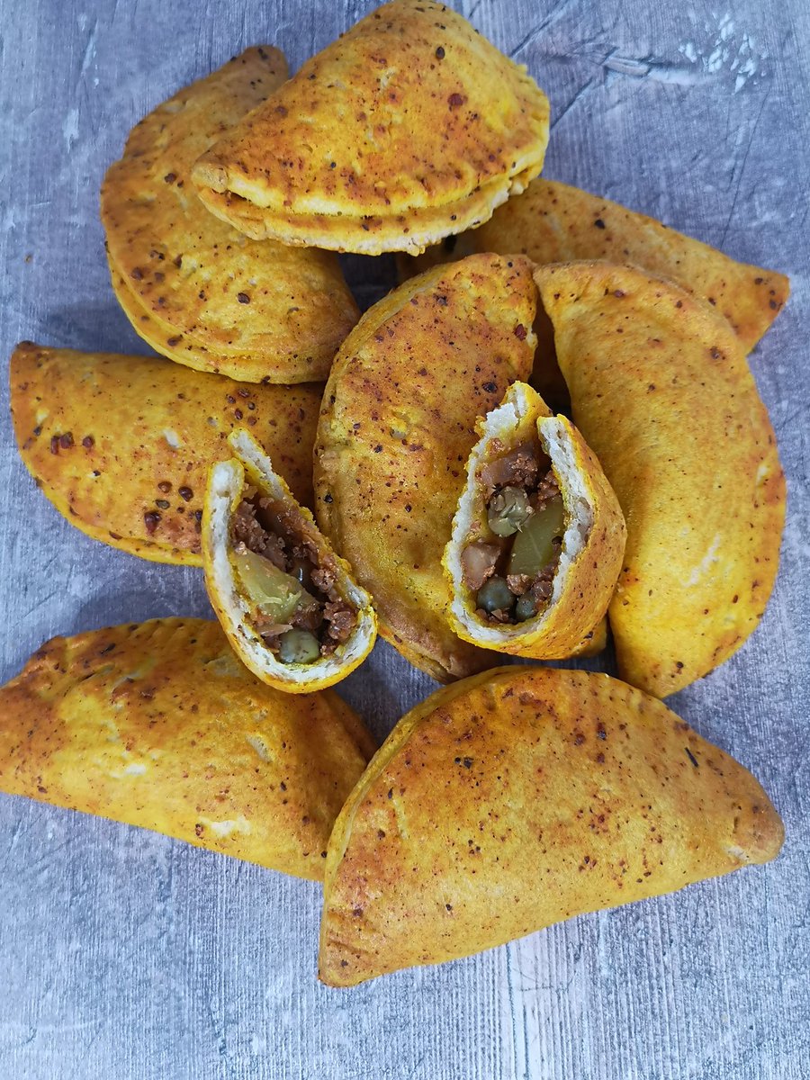 nutrisnapper's tweet photo. Nutrisnappers Jamaican Cauliflower Patties ๐๐.
#nutrisnappers #hernehill #recession #reelgood #reelgoodfood #romance #reelsinstagram #keepitplantbased #happyfoods #newspaper #news #cooking #cookingram #cookie #femalesupremacy #foodforthrought #healthylife #westham https://t.co/LnMEI7wHlP