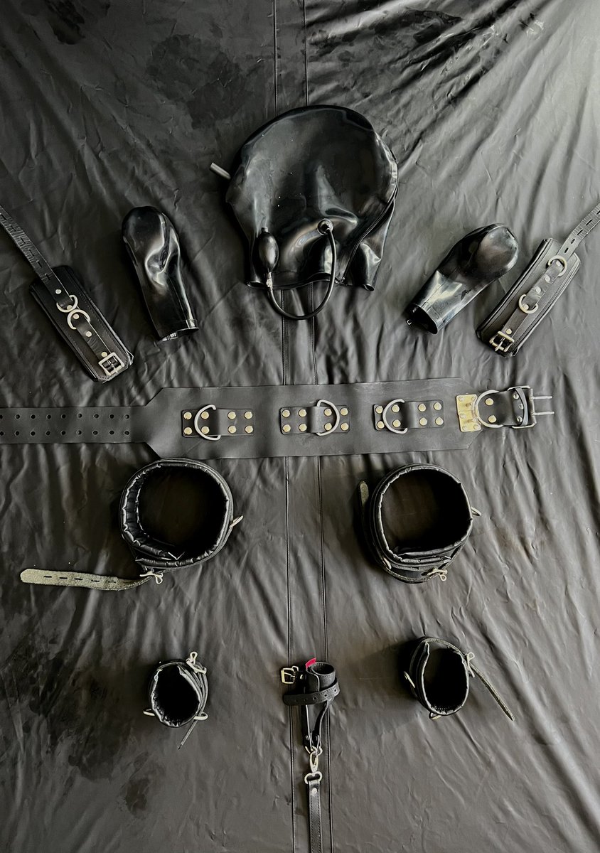 ObjectXX's tweet photo. Let’s strap you down, popper you up and edge you until you’re putty in my hands 😈 https://t.co/RLC4Vr8eEn