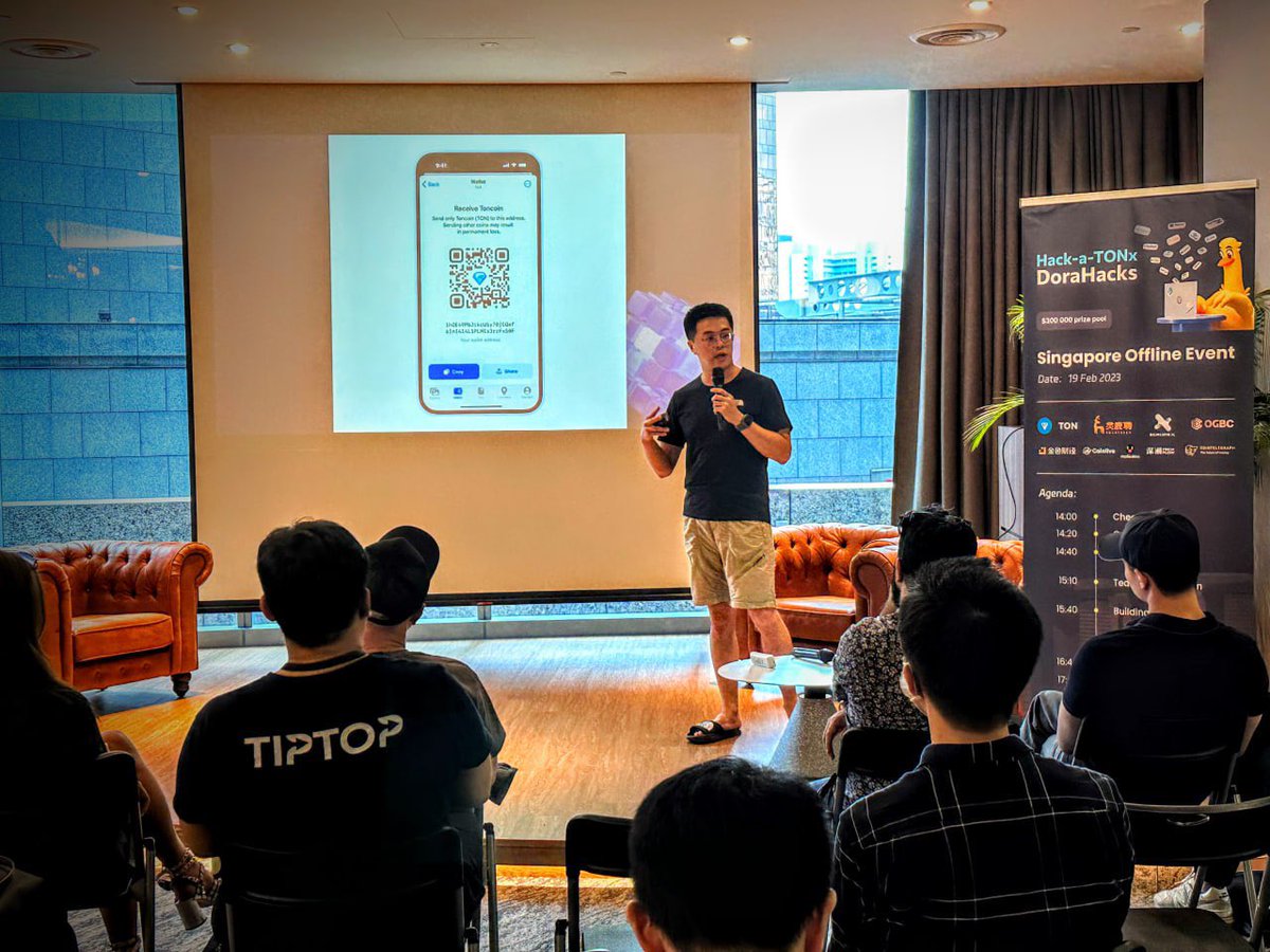 TONX_Studio's tweet photo. Singapore #HackaTONx 🇸🇬💎

@drawesomedoge shared his two years of experience building on @ton_blockchain with Singapore devs/investors

Join us #BuildOnTON ⚙️🛠️ https://t.co/OY9LwXdREF