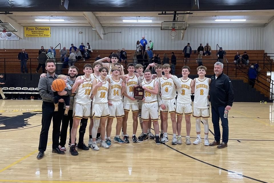 JordanMHill23's tweet photo. Proud of my boys! 2A Area II District 7 Champions! #HulbertRiders #OnAMission #OkPreps https://t.co/VdbEWU0iic