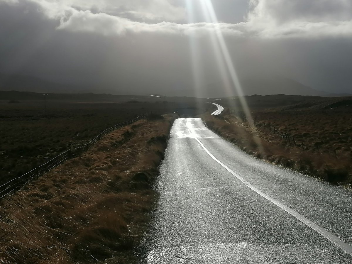 Heading into the wind on our morning cycle along the Inagh Valley #cyclinginconnemara #morningspin #galwayireland #inaghvalley