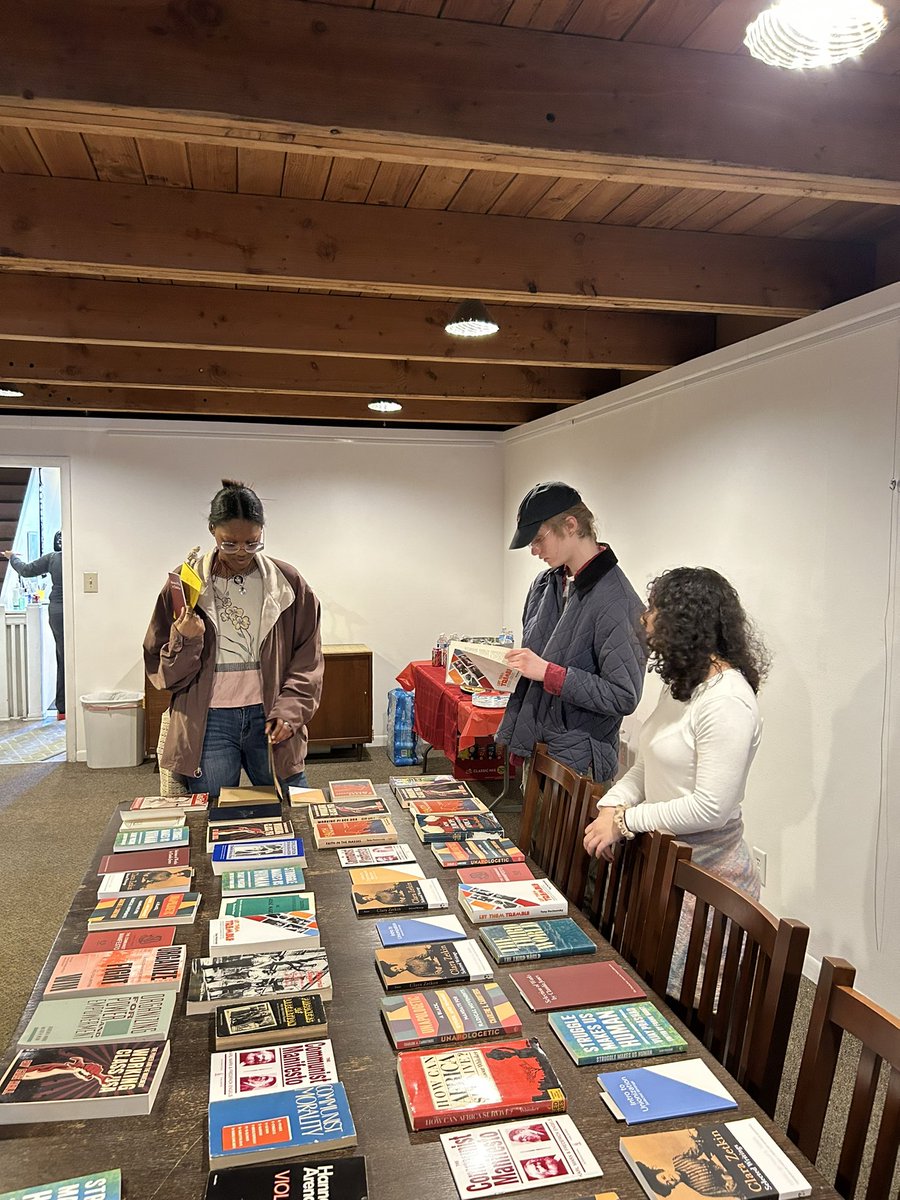 noxlibrary's tweet photo. Happening now! Come celebrate Red Books Day with us from 1-5PM at Swords Into Plowshares (33 E Adams Ave). Come exchange a book and learn about great community orgs in Detroit <3 https://t.co/P3jVC6v20r