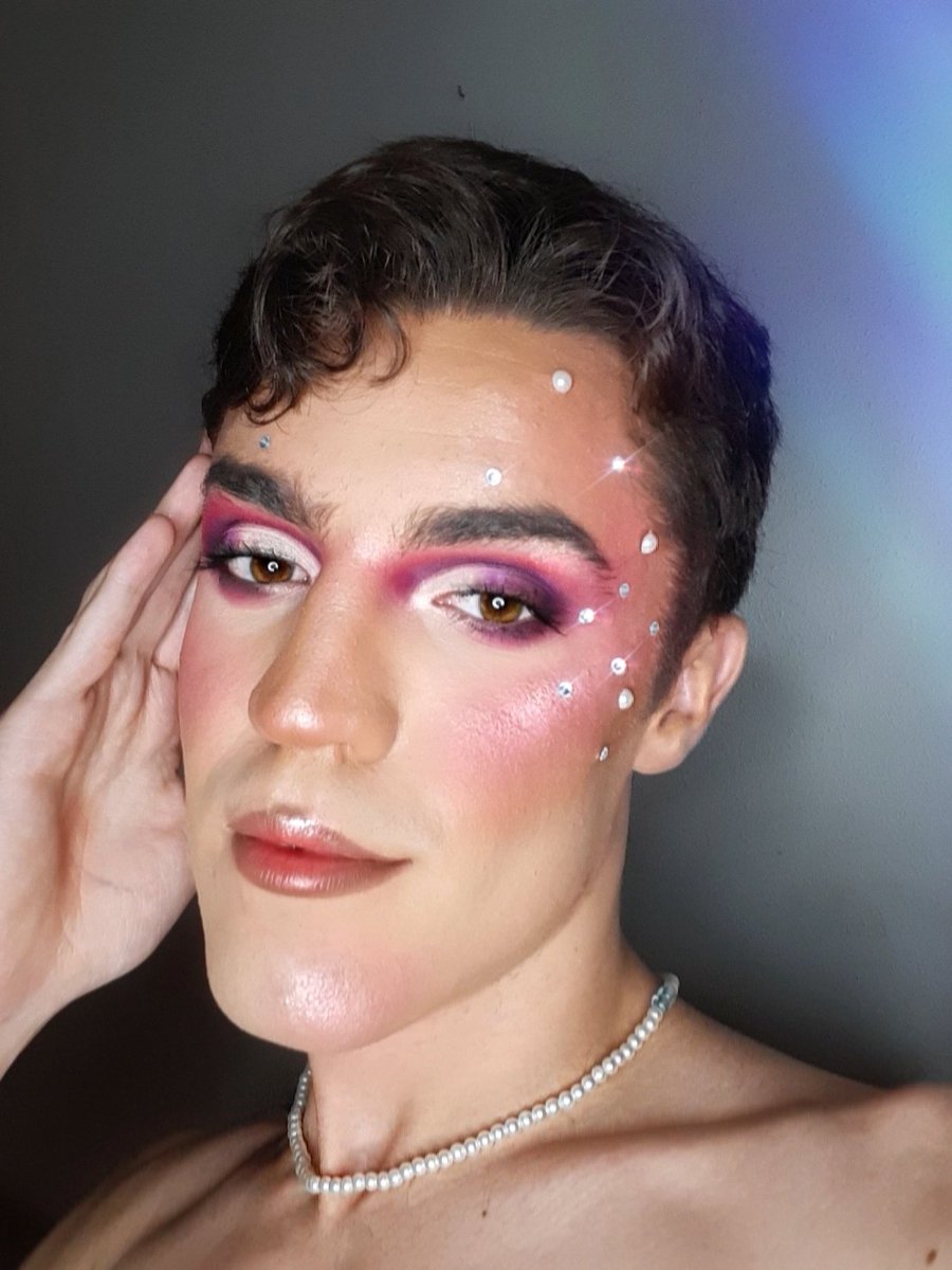 makeupbyalvaro's tweet photo. @UrbanDecay Hu @UrbanDecay here are my fav look! 💙❣
IG: https://t.co/YTTUopipwt https://t.co/HkKk330A6x